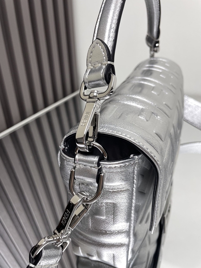 フェンディバッグ側面デザイン